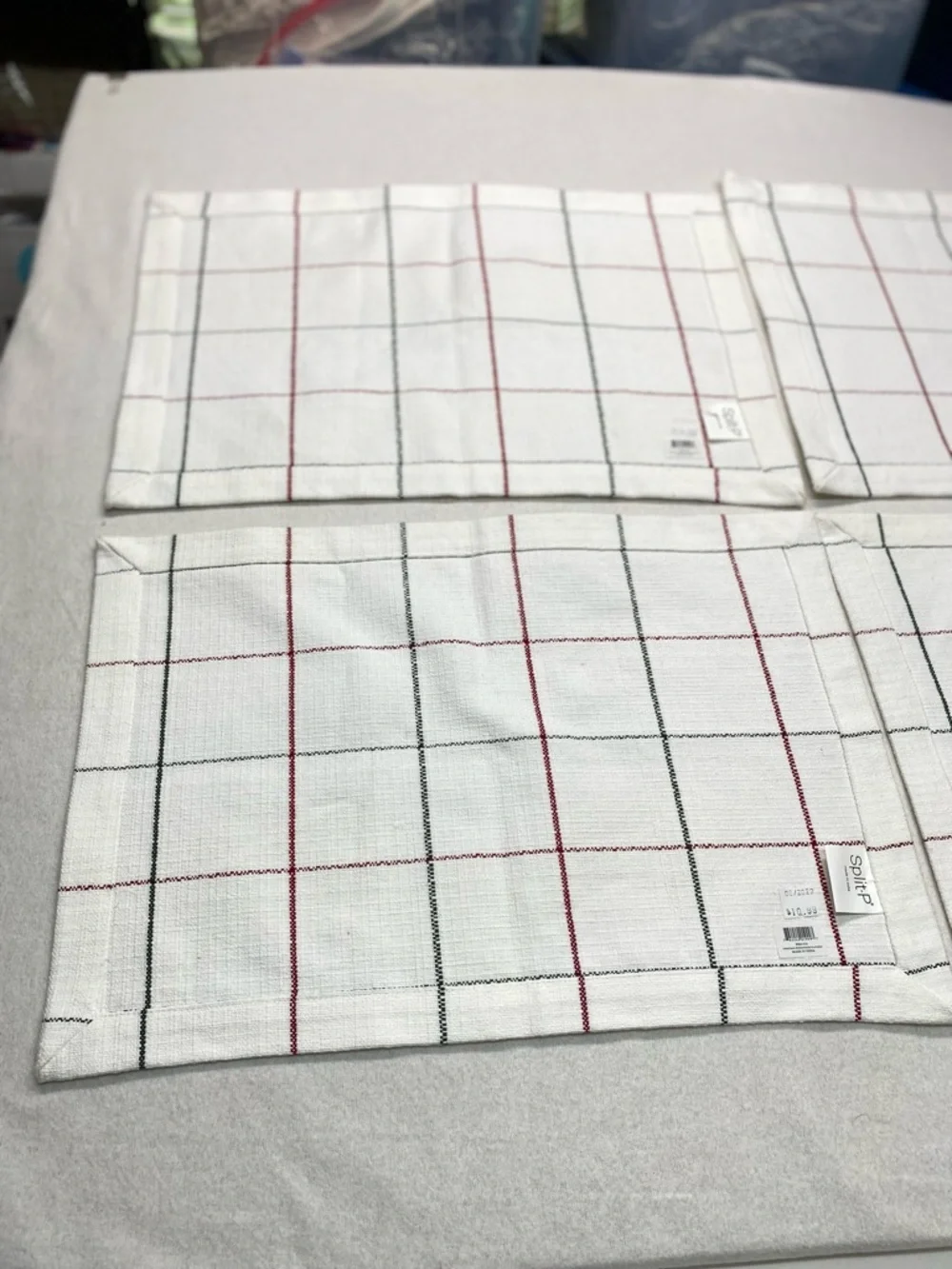Split P Set of 4 Christmas Windowpane Placemats White Red Green Everyday Holiday